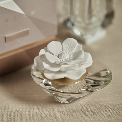 Magnolia crystal diffuser